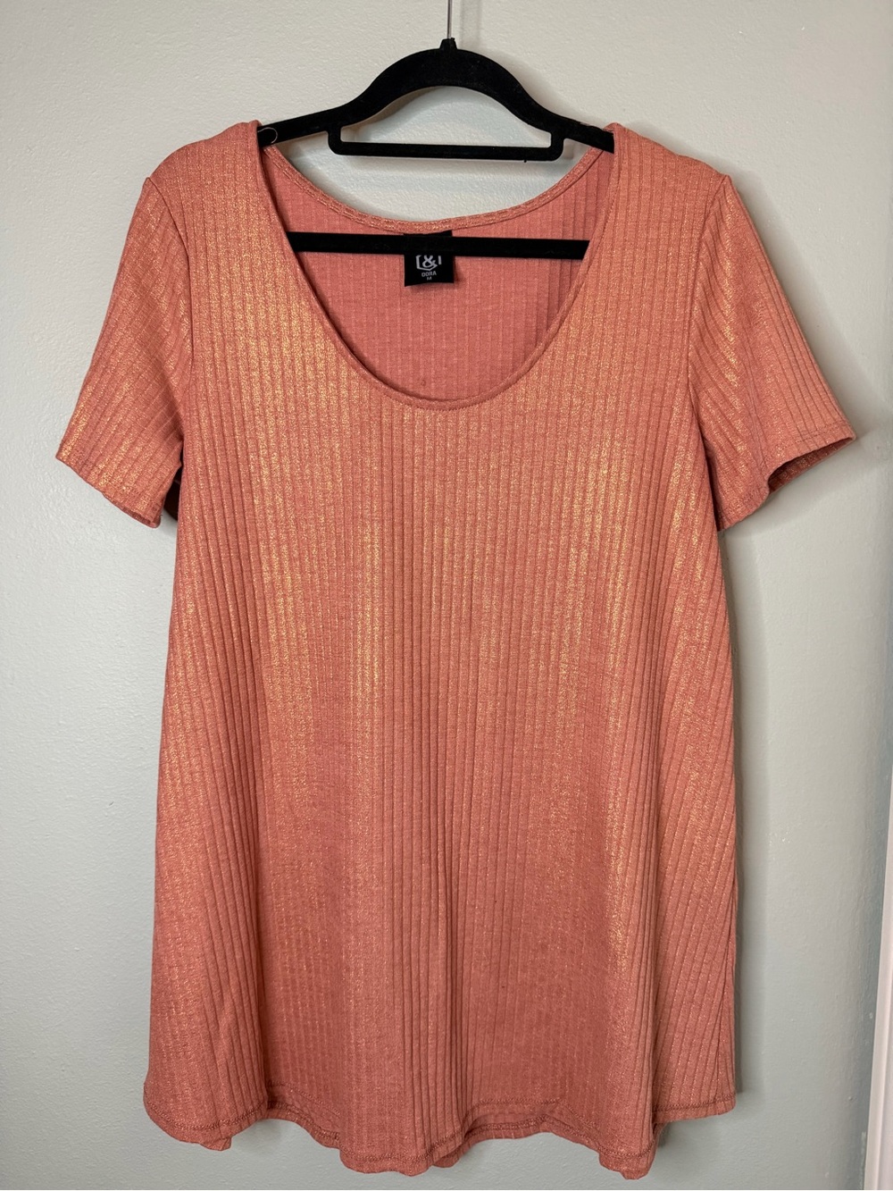 Scoop Neck Ribbed Short Sleeve Top in Coral
